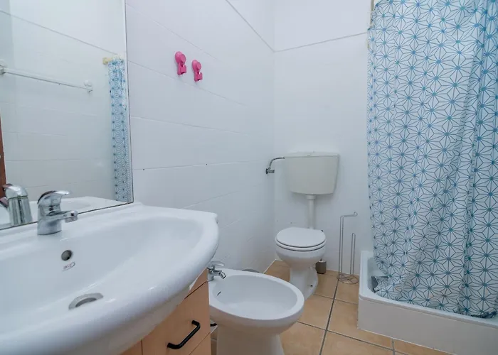 Sea View Apartment *